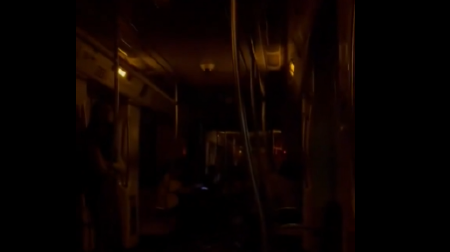 SABLASNE SCENE! PRVI SNIMCI IZ EVROPSKIH DRŽAVA TOKOM NESTANKA STRUJE Kolaps u saobraćaju, ljudi tumaraju u mraku... (VIDEO)