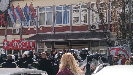 "NA KOLIMA HITNE POMOĆI IZBUŠENE SVE ČETIRI GUME" Fašisti demolirali vozilo sa lekarima, hteli da Drid umre!