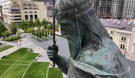 MINISTARSTVO KULTURE OSUĐUJE SKANDALOZNO SKRNAVLJENJE SPOMENIKA STEFANU NEMANJI  "Vandalizam nad istorijskim nasleđem"