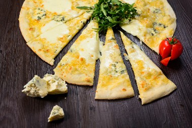 PICA SA 4 VRSTE SIRA Priredite užitak vašim čulima, za večeru koja se pamti