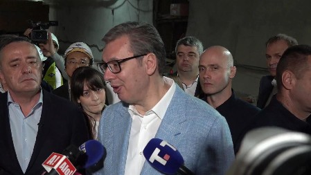 VUČIĆ POSLE OBILASKA RADOVA NA TUNELU "IRIŠKI VENAC" Srbiju koja radi, Srbiju koja gradi, niko ne može da pobedi
