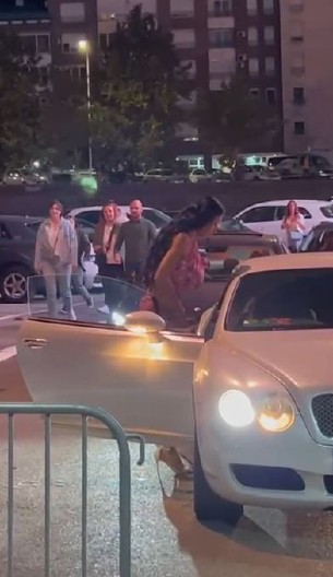 POJAVIO SE CENOVNIK NAŠE PEVAČICE! Javno priznala da se bavi prostitucijom