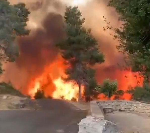 BUKTI POŽAR, LJUDI ZAROBLJENI! Proglašeno vanredno stanje u Jerusalimu, angažovana i vojska (VIDEO)