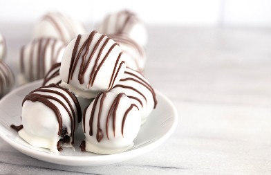 CIMET KUGLICE SA BELOM ČOKOLADOM Savršenog ukusa, a ne zahtevaju vreme za pripremu