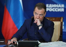 MEDVEDEV OTKRIO ŠTA SE KRIJE IZA SPORAZUMA SAD I UKRAJINE Vašington primorava Kijev da plati vojnu pomoć prirodnim resursima