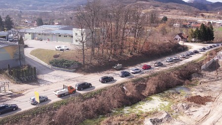 POČELA SEOBA SRBA NAKON PRAZNIČNOG VIKENDA: Kilometarska kolona vozila na ovom putu (VIDEO)