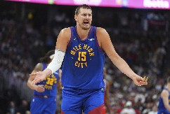 NIJE BIO ODUŠEVLJEN PITANJEM Kada je Nikola Jokić čuo novinarku, samo je prevrnuo očima (VIDEO)