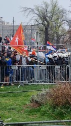 BLOKADERI FOTELJAŠI KRENULI U OTIMANJE ZA FOTELJE! Traže raspuštanje Skupštine i vanredne izbore (FOTO)