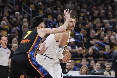 JOKIĆ BESAN KAO RIS Srbin održao lekciju saigračima na tajm-autu (VIDEO)