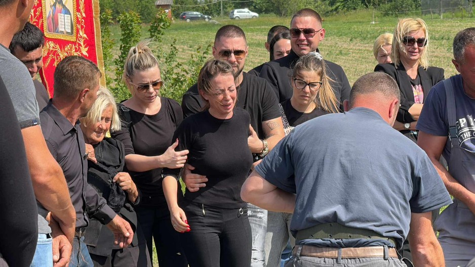 "NE ŽELIM DA RAĐAM SEBI DETE" Pevačica sahranila muža u 31. godini, a sada bolnim detaljima razorila javnost: "Niti mogu, niti želim"