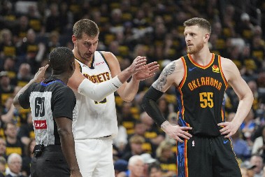 ISTORIJSKI DEBAKL NAGETSA Denver ponižen, Jokić isključen u trećoj četvrtini - Oklahoma uz 149 poena došla do izjednačenja