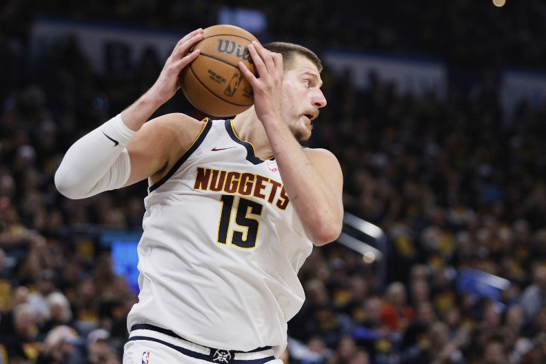 ŠOK IZ NBA LIGE Nikola Jokić namerno isključen? Evo šta trener kaže na sramne optužbe za Srbina