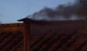 VATIKAN OTKRIO ZAŠTO JE KASNIO DIM IZ KAPELE Postoje 2 razloga