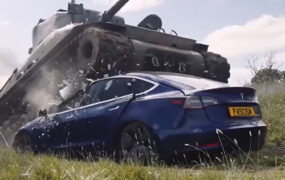 Deda (98) je seo u tenk i pregazio „teslu“ – onda je poslao poruku Ilonu Masku (VIDEO)