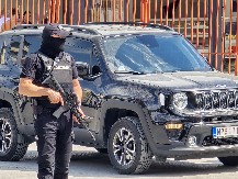 RAZBIJENA NARKO-GRUPA U NOVOM PAZARU! Isplivao snimak filmskog hapšenja, pronađena velika količina narkotika (FOTO/VIDEO)