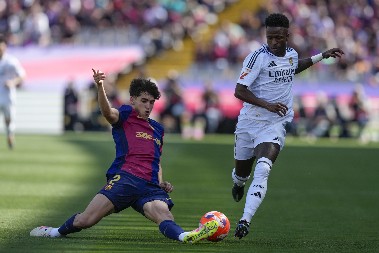 NAJBOLJI FUDBAL NA SVETU Real vodio 2:0, a onda je Barselona napravila čudesan preokret, drama tek sledi (VIDEO)