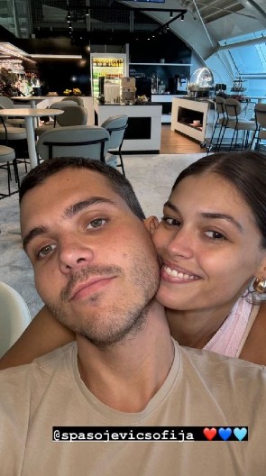 SNAJKA LEPE BRENE BLISTA U RASKOŠNOJ VENČANICI! Viktorova izabranica presrećna: "Danas zvanično potvrđeno" (FOTO)