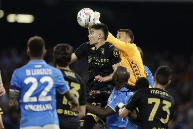 NAPOLI SE KOCKA SA TITULOM Đenova vratila nadu Interu