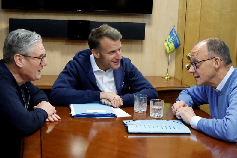 "FRANCUZ, ENGLEZ I NEMAC SELI U VOZ...I POVUKLI": Zaharova objavila ŠOK snimak: Šta to krije Makron?! OBRISALA POD MOĆNICIMA (VIDEO)