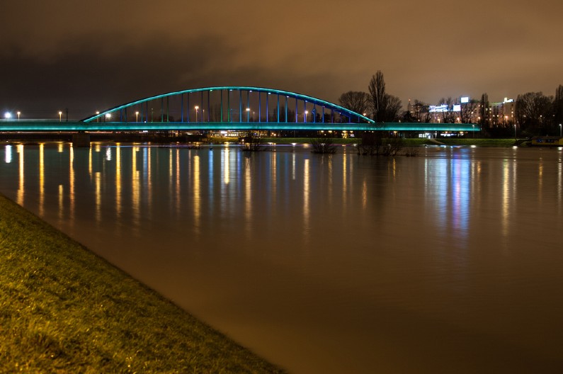 PAR UŽIVAO U INTIMNIM TRENUCIMA KOD KANALA SAVA-ODRA, A ONDA JE KRENUO UŽAS Muškarac prevezen u Hitnu