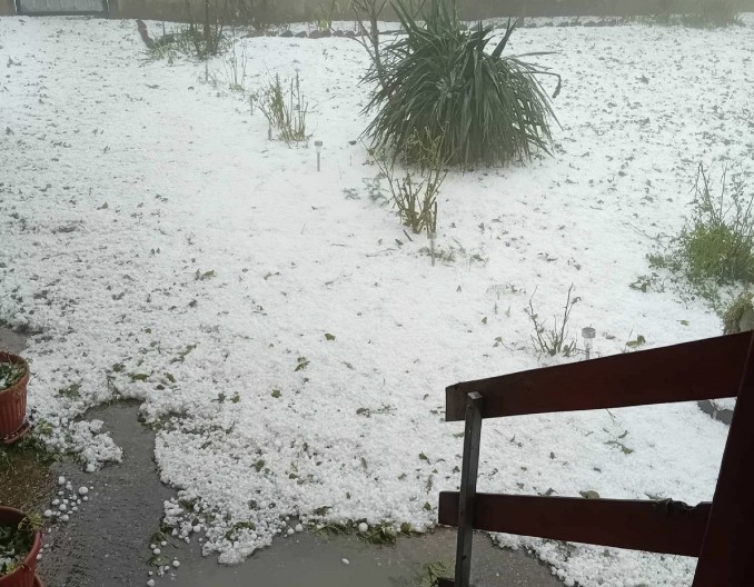 KATAKLIZMA U NOVOJ VAROŠI! Grad veličine klikera tukao, zabeležni uznemirujući prizori