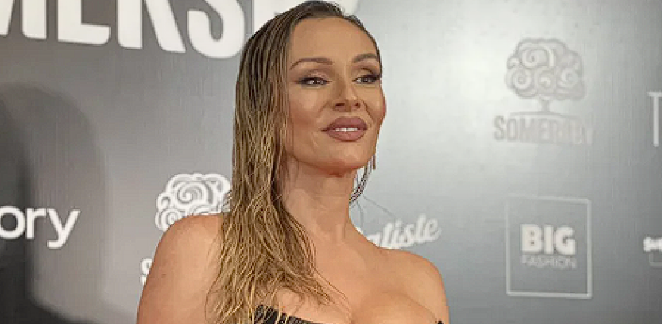 ANABELA SE SKINULA U BIKINI I POKAZALA HOT TELO Pevačica u vrelom izdanju, muškarcima popadale vilice (FOTO)