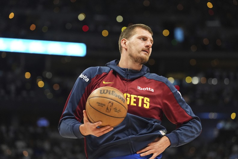 OVO JE POTPUNI HIT Jokić pravio šou u hodniku pred meč sa Oklahomom (VIDEO)