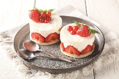 BRZI KOLAČ SA PUDINGOM I JAGODAMA Desert za pamćenje, nema ko vam neće tražiti recept