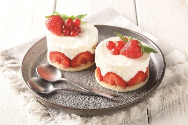 BRZI KOLAČ SA PUDINGOM I JAGODAMA Desert za pamćenje, nema ko vam neće tražiti recept