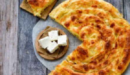 SLASNI BUREK SA SIROM Hrskavih kora i sočnog nadeva, bolji od onog iz pekare