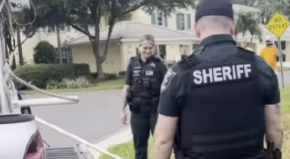 KRVOLOČNI PREDATOR ZAKUCAO NA VRATA, A ONDA JE USLEDILA NEOBIČNA SCENA Američka policija sve snimila (VIDEO)