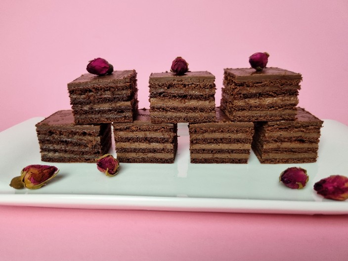 OLJINA SVEČANA ČOKOLADNA MAĐARICA ZA SVE VAŽNE DOGAĐAJE Božanstvenog ukusa koji se pamti