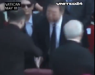 ZELENSKI I VENS PRVI PUT OČI U OČI NAKON OKRŠAJA U BELOJ KUĆI! Sastali se u Vatikanu, o reakciji američkog predsednika svi bruje (VIDEO)