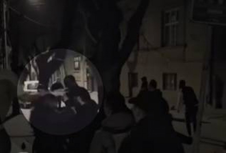MALTRETIRALI IH, GAĐALI JAJIMA I KAMENICAMA! Monstruozno nasilje blokadera foteljaša u Nišu, ovo ne sme da se zaboravi! (FOTO/VIDEO)