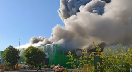 TUTNJE EKSPLOZIJE DALMACIJOM, SKLADIŠTE U PLAMENU! Očevici o incidentu ''Požar je ogroman, dim još veći'' (VIDEO)