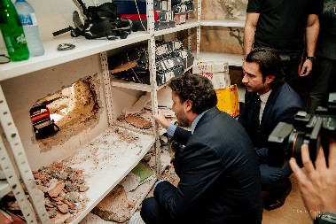 "NOSILA JE PERIKU, DELOVALA JE KAO BOLESNA... ALI MI JE DALA 1.400 EVRA!" Svedočila vlasnica stana iz kog je kopan tunel do depoa Višeg suda u Podgorici!