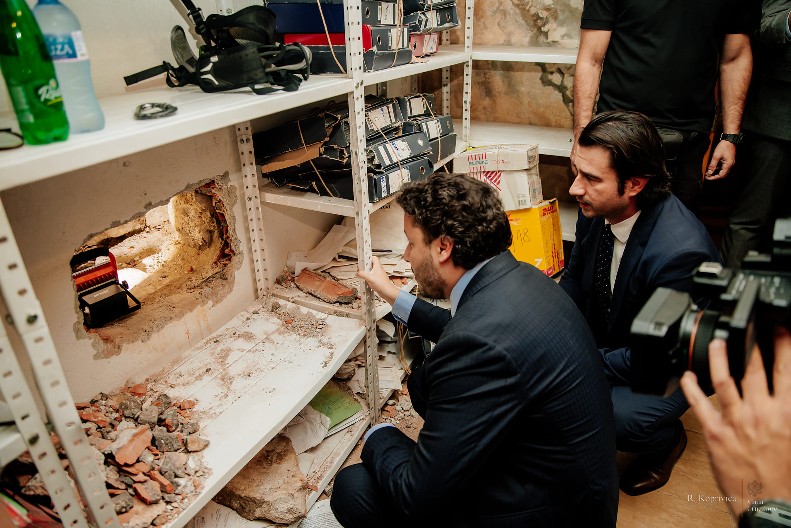 "NOSILA JE PERIKU, DELOVALA JE KAO BOLESNA... ALI MI JE DALA 1.400 EVRA!" Svedočila vlasnica stana iz kog je kopan tunel do depoa Višeg suda u Podgorici!