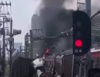 JEDNA OSOBA POGINULA, DVE POVREĐENE Stravična nesreća, bili su u vozu kad je cev razbila prozor