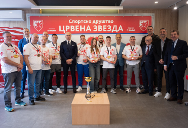SD Crvena zvezda uručilo plakete "Naš šampion" Zvezdinim karatistima prvacima sveta