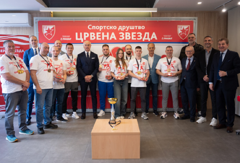 SD Crvena zvezda uručilo plakete "Naš šampion" Zvezdinim karatistima prvacima sveta