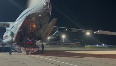 RUSIJA NA NOGAMA! Avion sa oslobođenim vojnicima ruskih oružanih snaga sleteo u Moskovsku oblast (VIDEO)