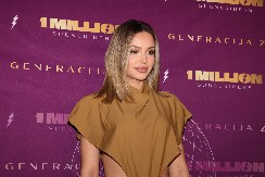 POSTAVILA ULTIMATUM Breskvica donela odluku o kojoj svi bruje, Svako ko od nje želi čestitku moraće da uradi ovo