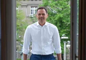 MINISTAR MALI O BLOKADERIMA: Dok oni blokiraju i gaze srpsku trobojku, Vučić ide po Srbiji i razgovara sa ljudima!