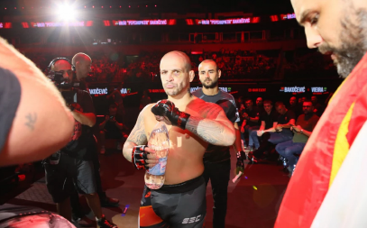 PSIHO NAPRAVIO HAOS PRED MEČ Vaso Bakočević na merenju zapalio džoint, povukao dim, pa ponudio protivniku (VIDEO)