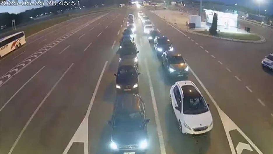 HAOTIČNO NA GRANICI, GUŽVE SU OGROMNE ''Čekamo satima u koloni''