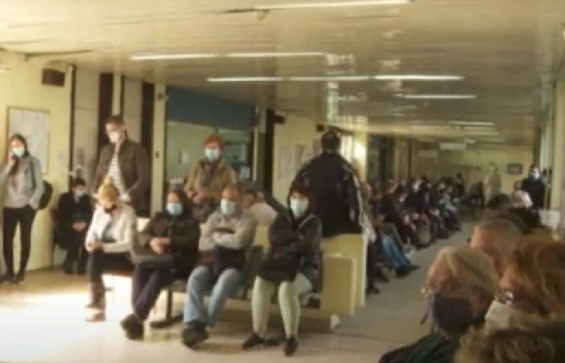 GRLO UPALJENO, SVE VAS BOLI I UPORAN KAŠALJ judi se masovno žale na ove simptome: Evo o čemu se radi