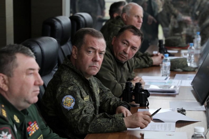 MEDVEDEV "POKLOPIO" TRAMPA "Znam samo jednu lošu stvar..."