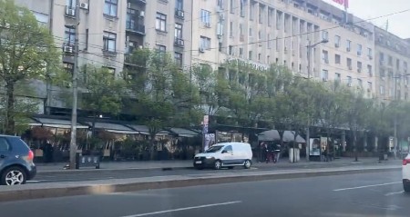 DEVOJKU UDARIO AUTO NA TERAZIJAMA Pretrčavala ulicu van pešačkog prelaza, prebačena u Urgentni