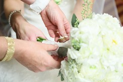 POSLAO BOMBU KAO POKLON ZA VENČANJE! Mladoženja poginuo na licu mesta!