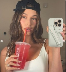 HEJLI BIBER POSTALA MILIJARDERKA Džastin šokirao fanove čestitkom koju je objavio